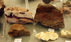 Οπάλια, προέλευση: Μήλος, Κίμωλος - Μεταλλευτικό Μουσείο Μήλου